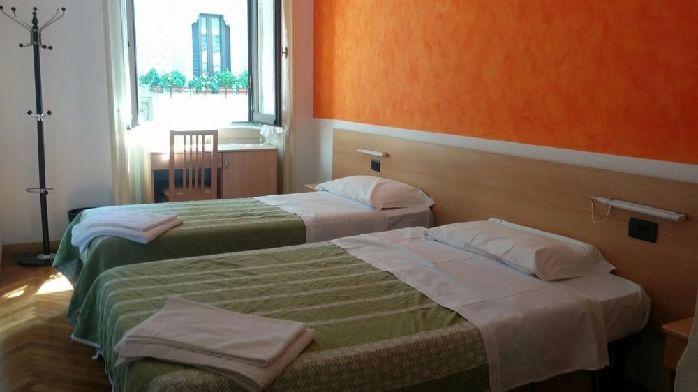 Adam'S House Hostel Milan Exterior photo
